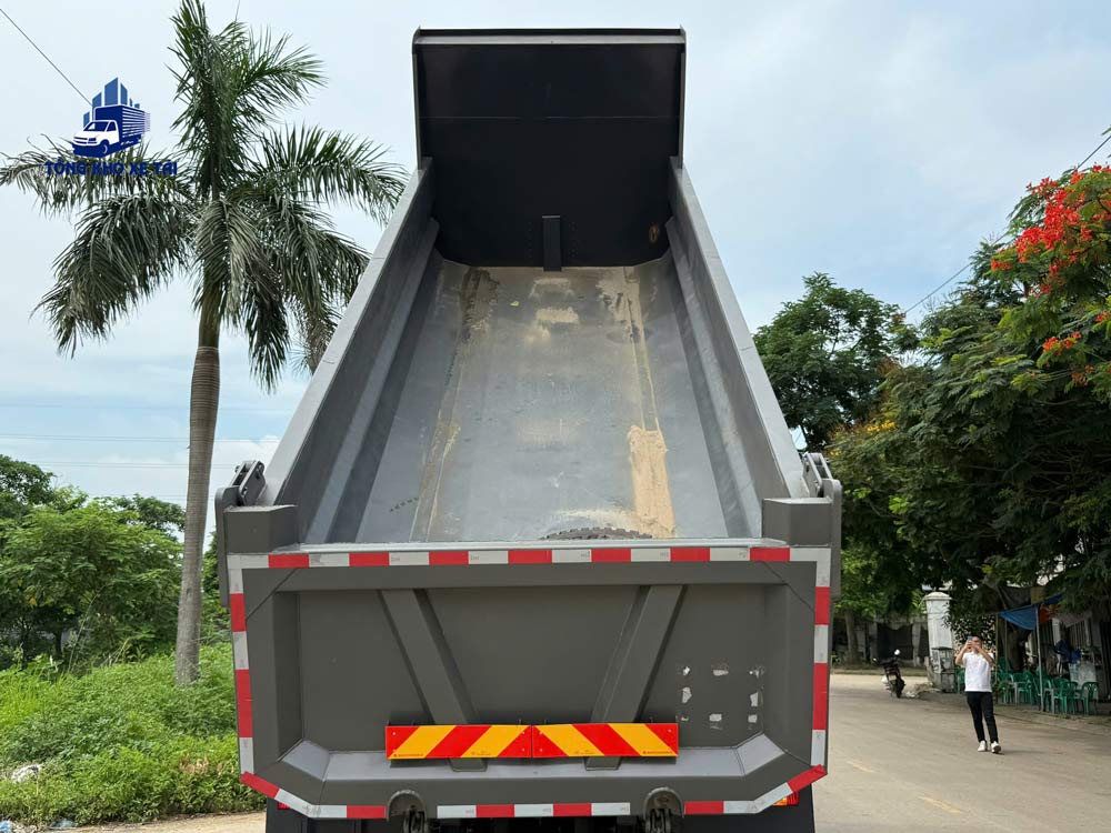 Xe Ben 4 Chân ChengLong H5 360HP Thùng 16 Khối Mới Nhất